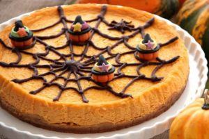 Ricette di Halloween: delizioso il cheesecake alla zucca, trucchi e suggerimenti per renderlo più pauroso